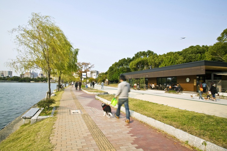 「大濠公園」に近い点がこの街に住む最大の利点。施設も設備も充実する環境で、心身をリフレッシュできる
写真提供：福岡市
