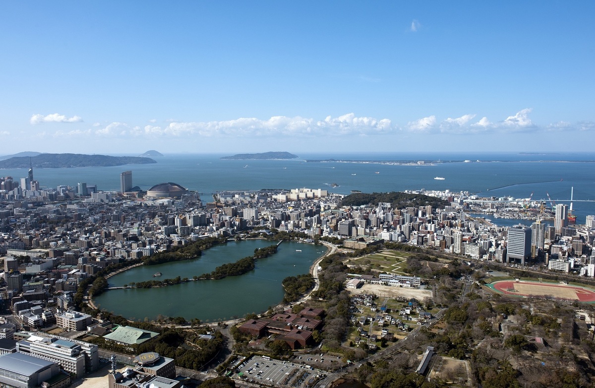 “職・住・学・癒”近接の生活が可能で交通は至便！ 福岡市・大濠公園駅周辺の住みやすさを解説