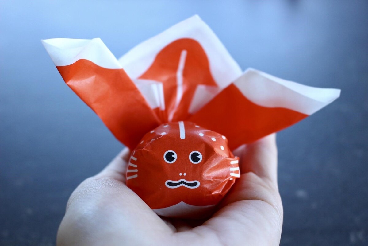 【ご当地お菓子】りんご風味のひと口羊羹。お祭りそのものを思わせる青森の「金魚ねぶた」