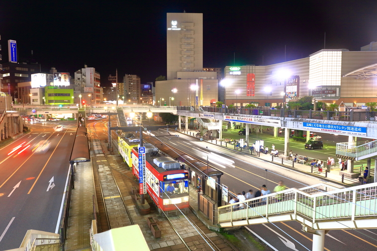 夜のJR長崎駅