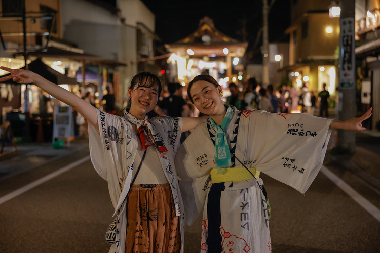 郡上市で知り合った友人や地元の人は、AIRIさんにとって大切な宝物
画像提供：渡辺俊太