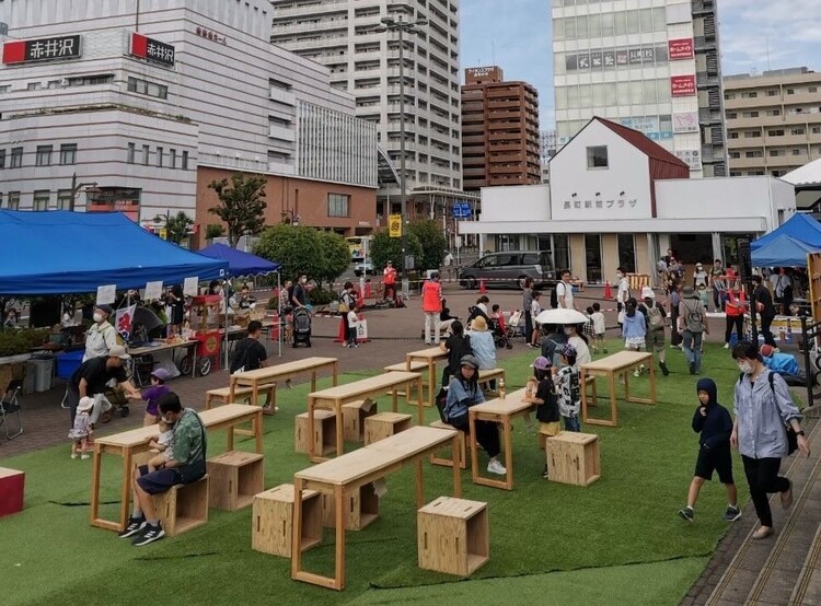 商店街のイベントが行われると、広報や設置のサポートスタッフとして参加