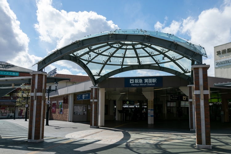 レトロな雰囲気が漂う阪急電車箕面駅