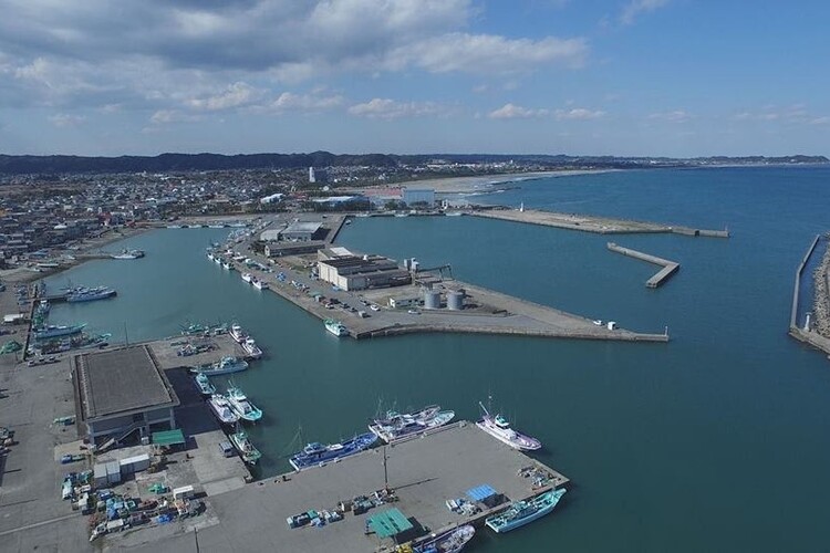 風光明媚な海岸線。海洋レジャースポットとしても人気