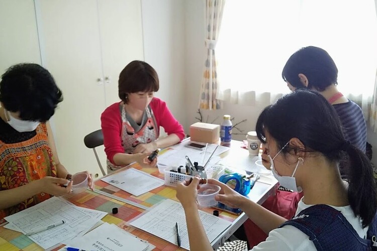 本格的な石けんづくりを教えるのは、この日が初めてだったそう