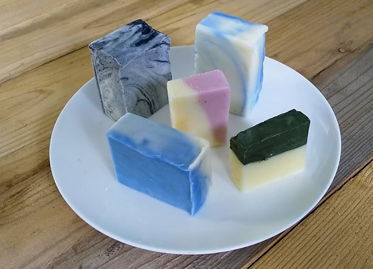 「色と模様を楽しもう」をテーマにしたワークショップでの完成品