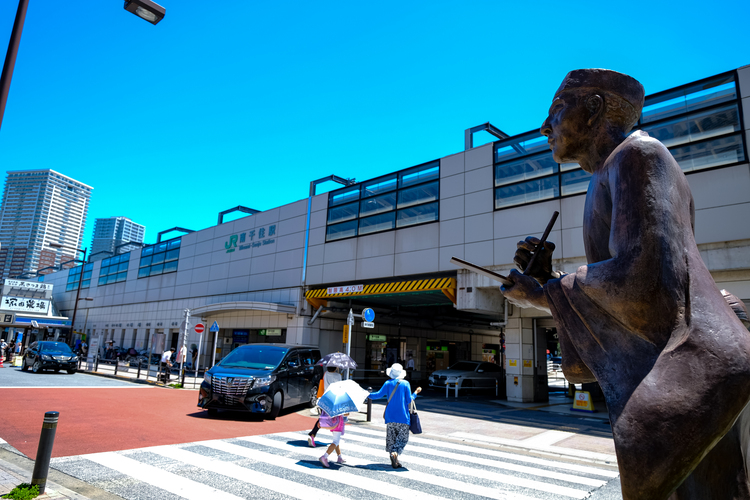 駅前広場松尾芭蕉像