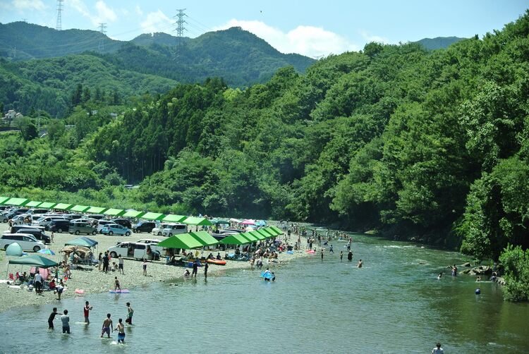 秋川橋河川公園バーベキューランド
写真提供：あきる野市