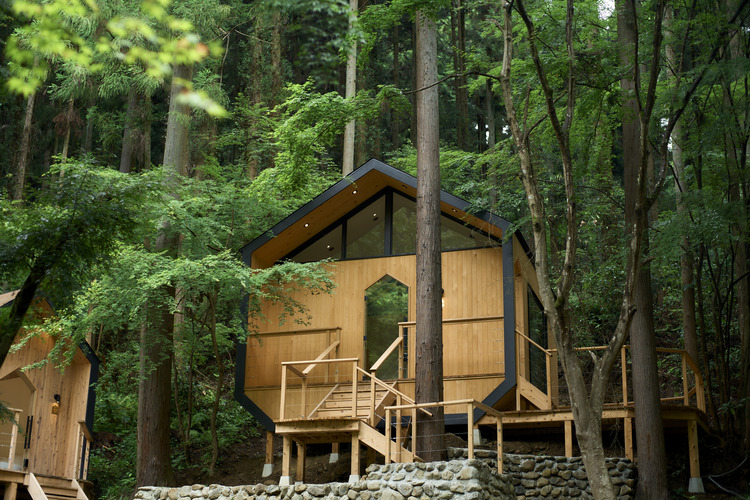自然人村
写真提供：深澤渓 自然人村