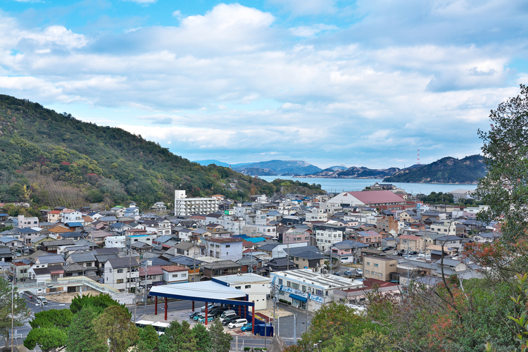 温暖な気候と美しい瀬戸内海を見渡せる玉野市は、移住先としても人気の街