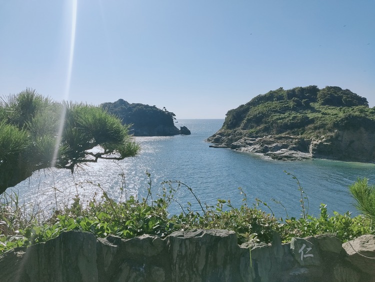 春夏秋冬を通じ、さまざまな表情を魅せる和歌の浦。万葉歌に詠われ、芸術や文化を育んだのだそう