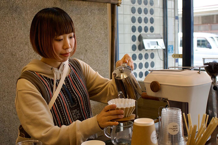任されたのは、焼津駅前にある「PLAY BALL! CAFE」というカフェ＆コミュニティスペースの運営だった