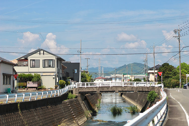 海、山、川の自然が身近に揃い、人のあたたかさを感じさせる街
