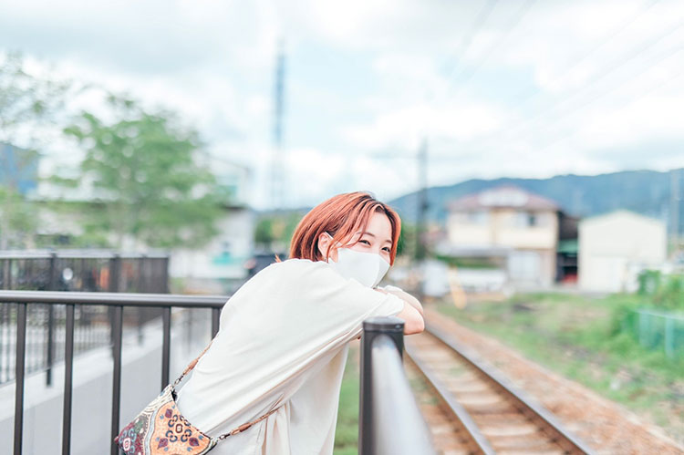 友人の車で近隣の島田市へドライブ。縁起のいい「合格駅」のホームで記念撮影