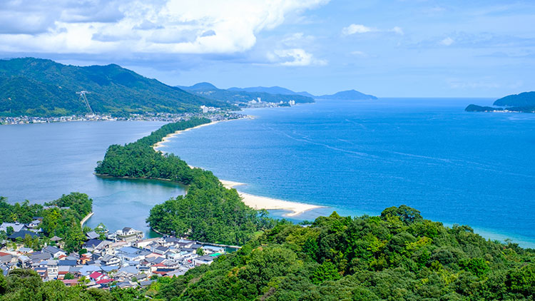 日本海の宮津湾にある天橋立