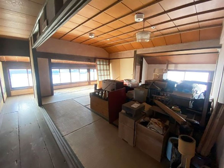 西日が美しいこの部屋は、のちにコワーキングスペースに生まれ変わった
