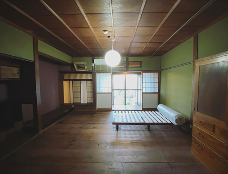 唯一の縁側つきの8畳間の部屋が、ほぼ完成