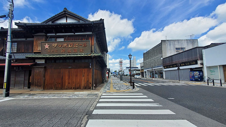 那須塩原市のもうひとつの玄関口、黒磯駅。駅前には、レトロな街並みを活かしつつ、おしゃれなカフェやベーカリーが並ぶ