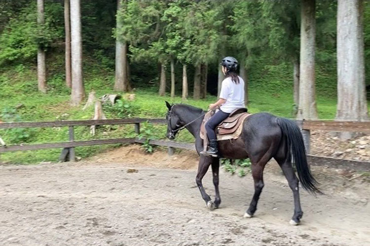あきる野に来てからはウェスタンスタイルの乗馬も始めたそう