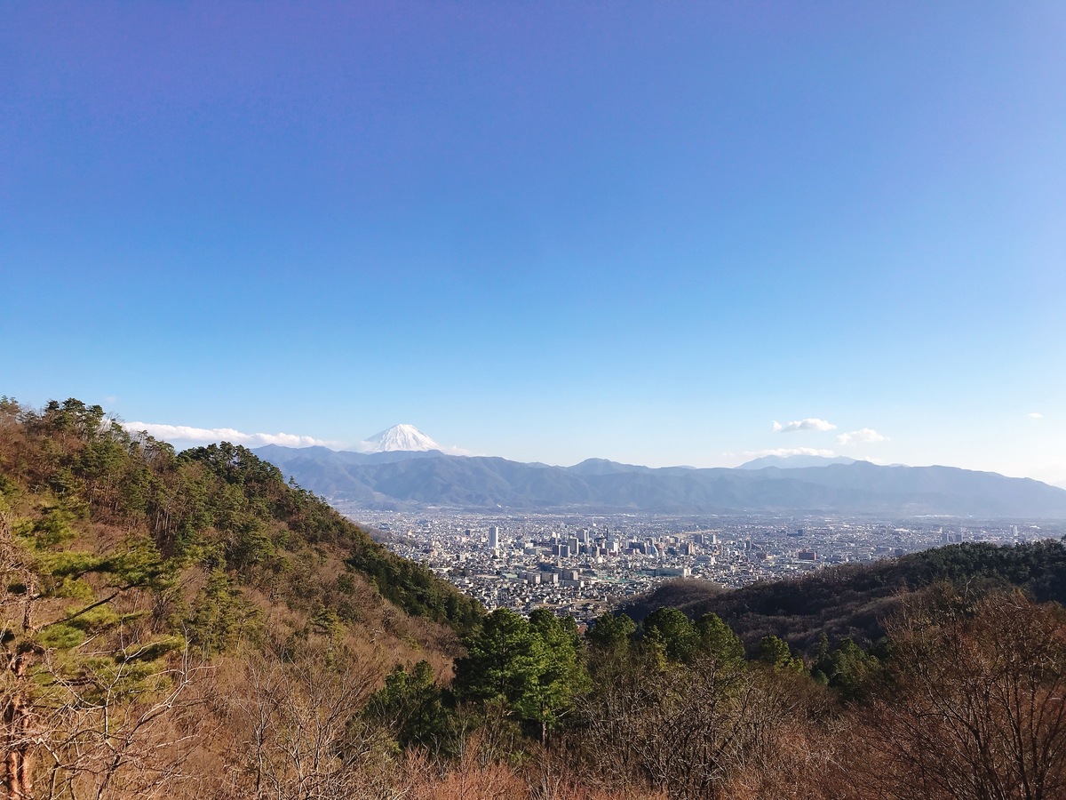 都心からアクセス良好！山々に囲まれた豊かな自然と歴史香る街・山梨県甲府市の住みやすさや治安