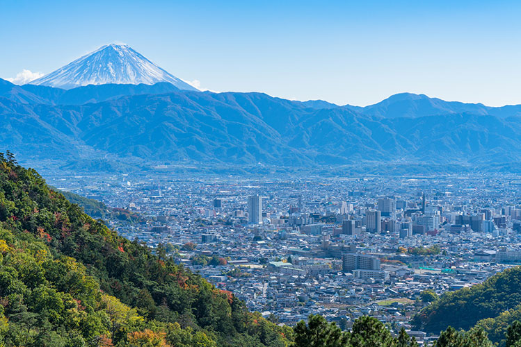 富士山と甲府盆地を望む風景