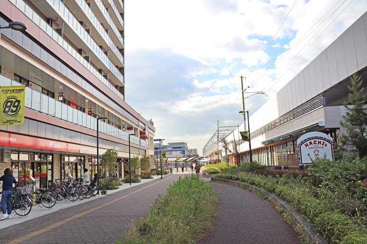 tekuteながまち（右）と新しいtekuteながまち2が向かい合っている