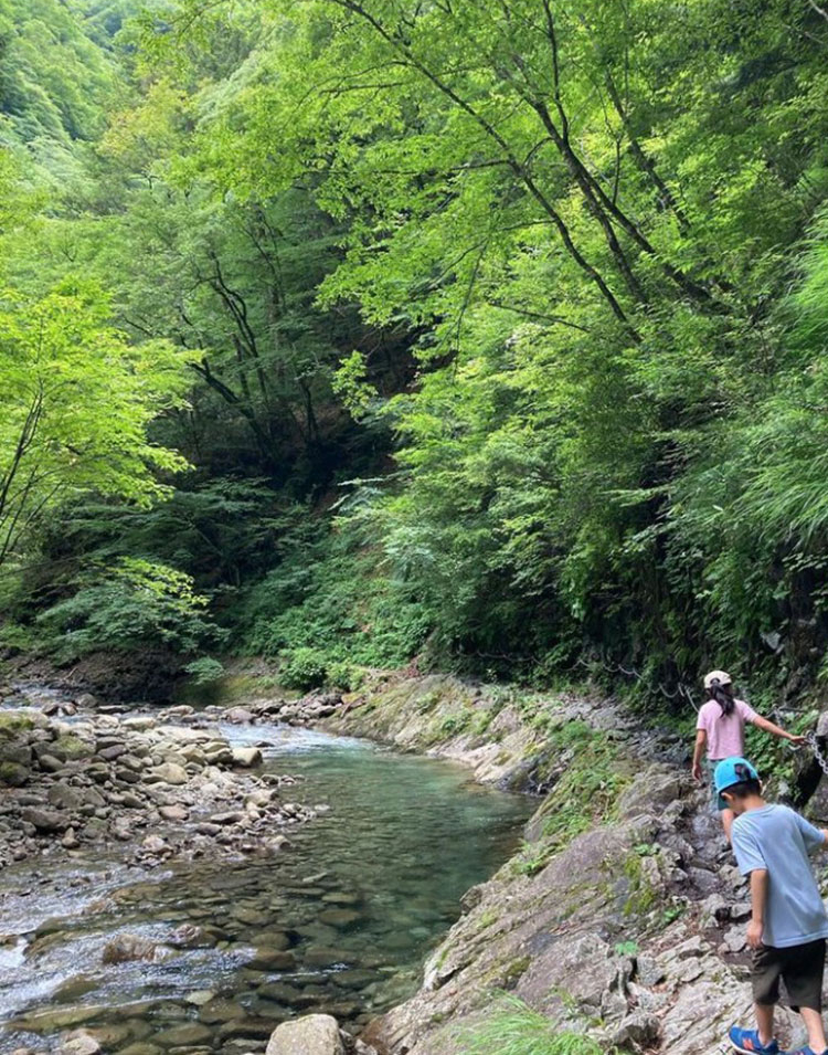 ちょっと足をのばして山梨市へ。この日訪れたのは、国内屈指の渓谷美を誇る「西沢渓谷」