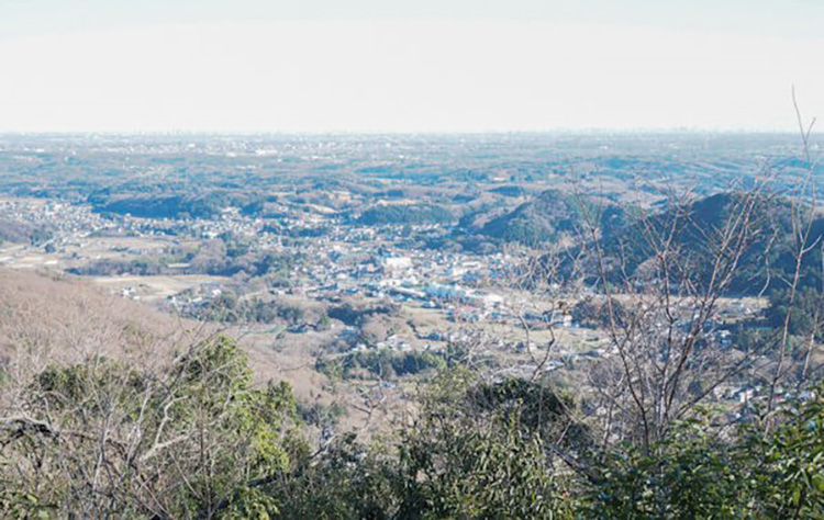 ときがわ町はトレッキングが盛ん。堂山、雷電山 (らいでんやま)、弓立山（ゆみたてやま）など１時間ほどで登れる山がいくつもある