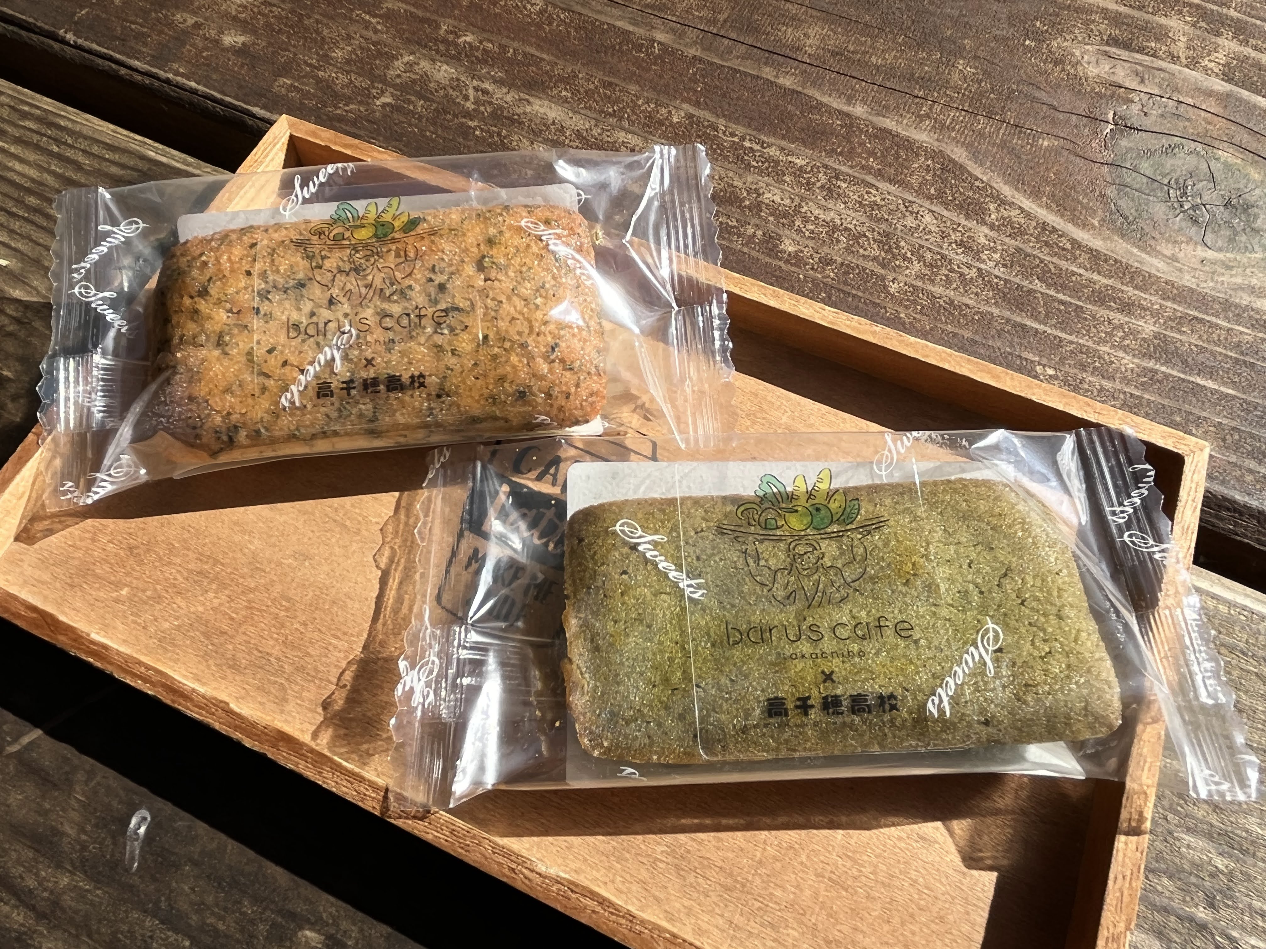 高千穂高校の生徒と共同開発した「baru's cafe」のオリジナル商品、釜炒り茶フィナンシェ