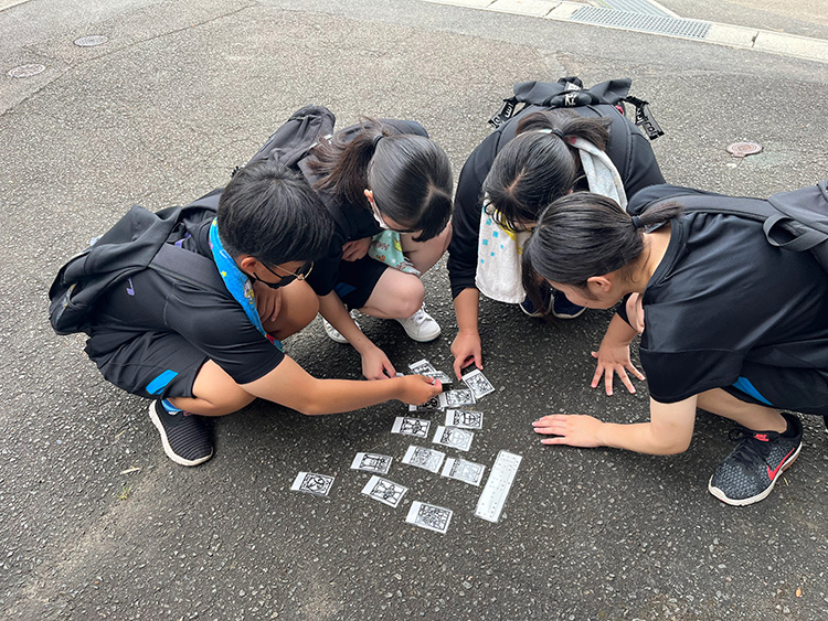3年目は三田井地区で、神楽をテーマとした謎解きを企画。高校生が本番に向けてテストプレイしている様子