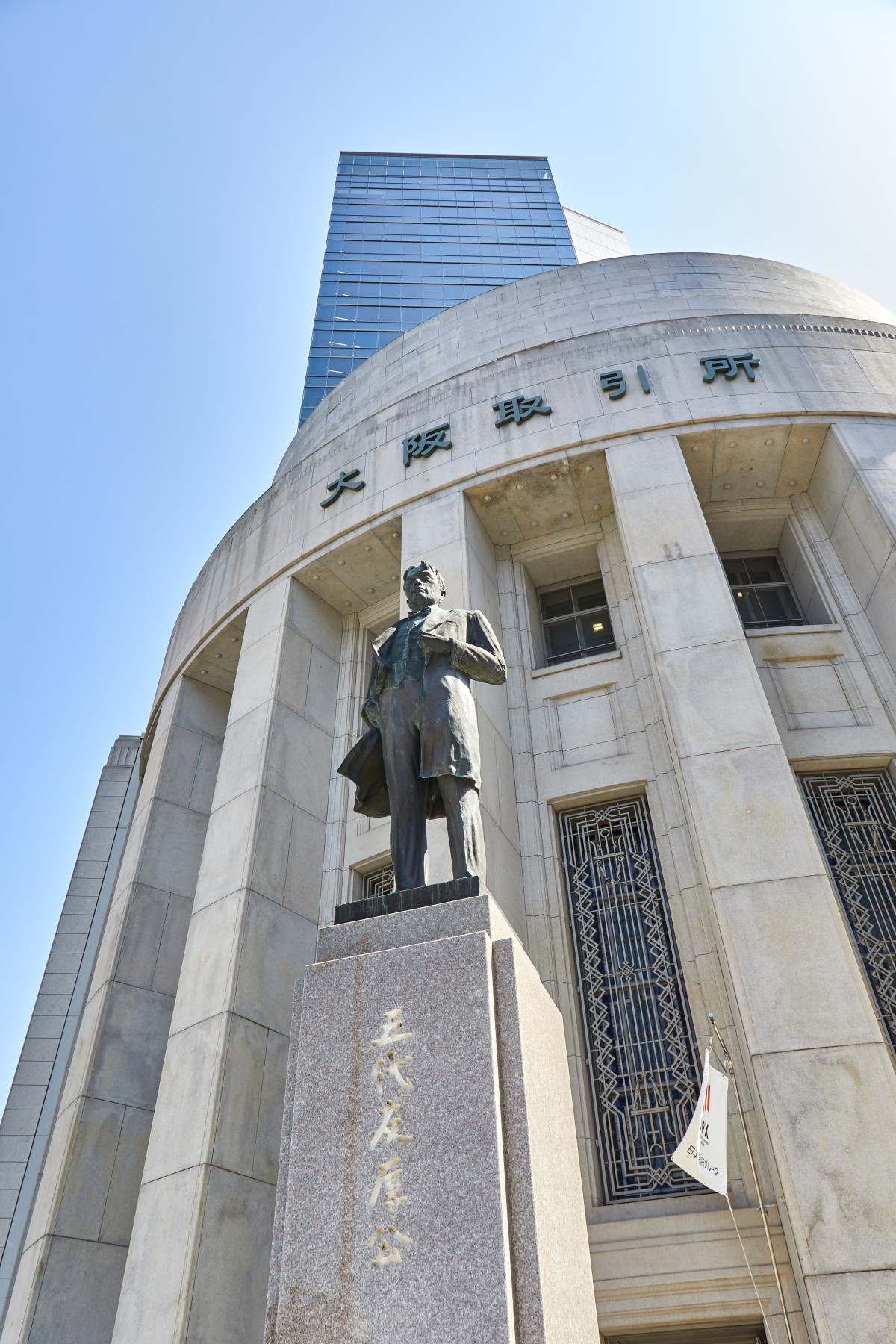 ▲五代友厚の像。朝ドラや大河ドラマで知名度が広がった