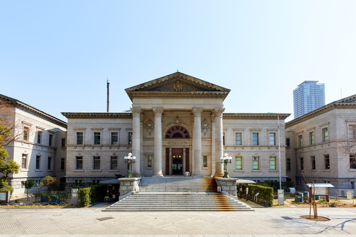 ▲古文書や大阪関連の文献、ビジネス関係の書籍が揃う中之島図書館
写真提供：（公財）大阪観光局)