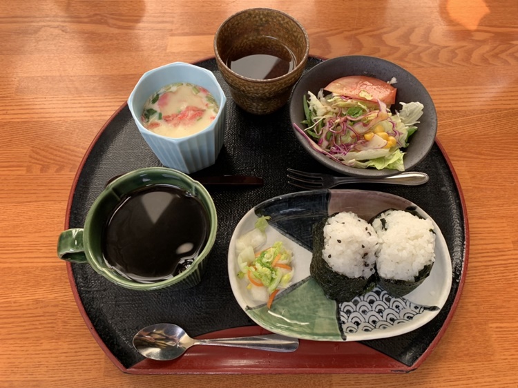 飲み物一つ頼んだだけで、これだけ付く！