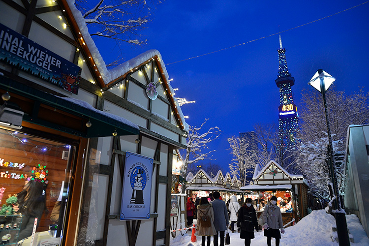 立ち並ぶヒュッテがクリスマスムードを盛り上げてくれる