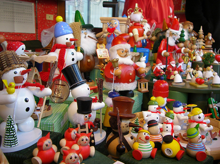 可愛いクリスマスオブジェ。どんな風に飾ろうかと心が躍ります