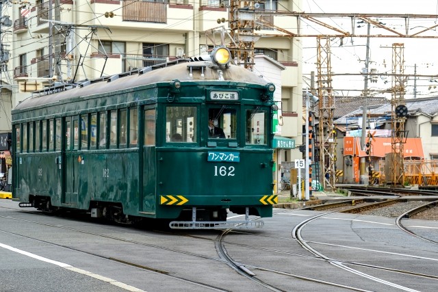▲市民に愛される路面電車。通称は「チンチン電車」