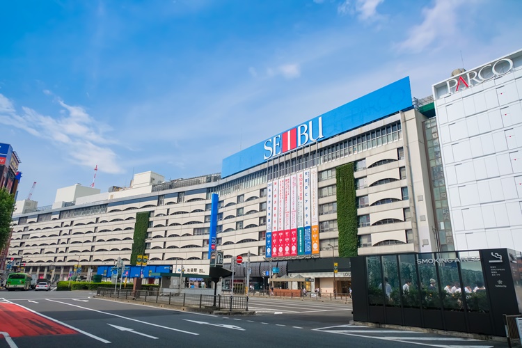 池袋駅東口の様子
