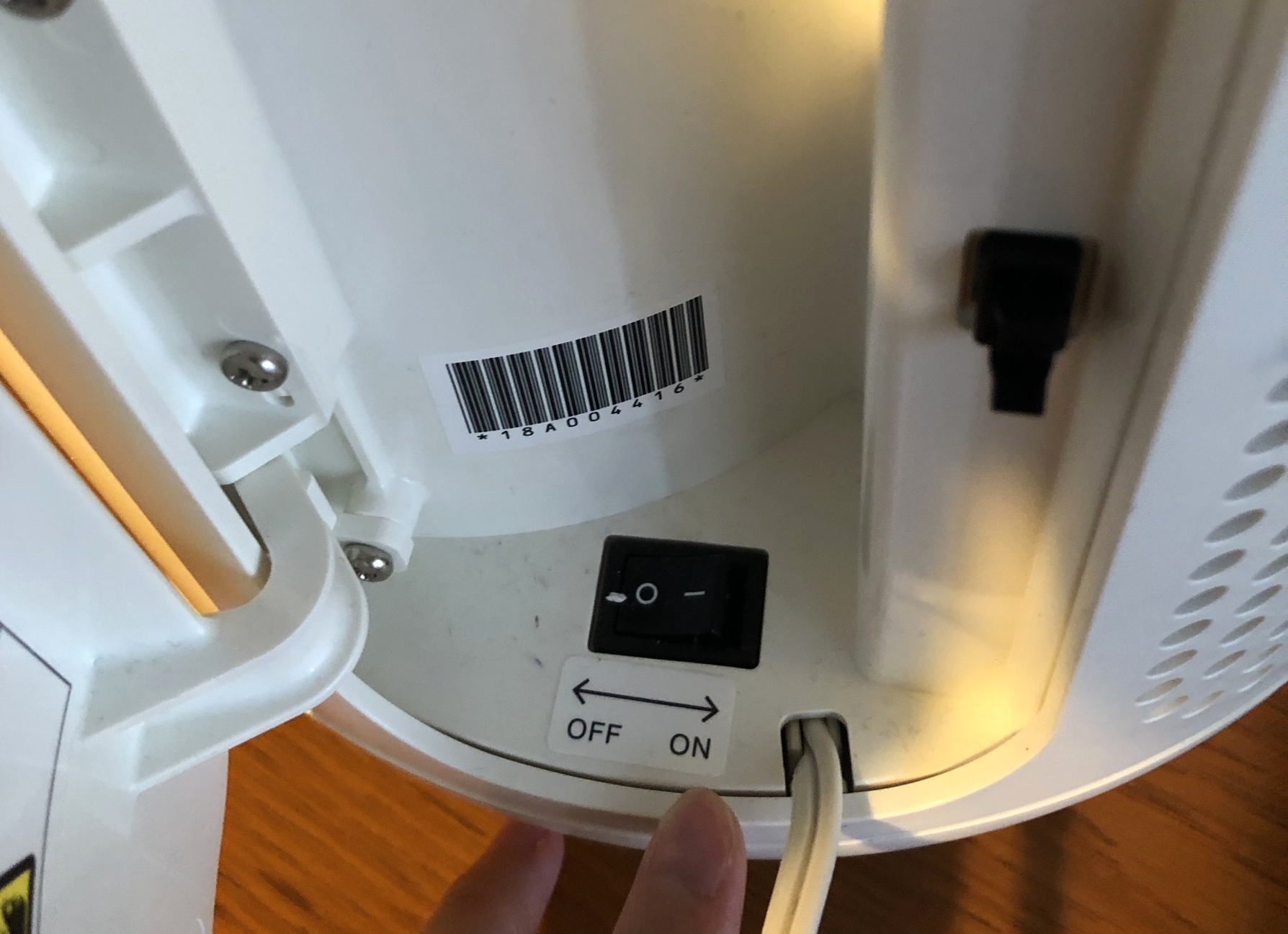 電源をONにするとビールサーバーが冷え始めます