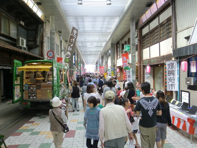 駅前商店街での歌舞伎市
写真提供：こまつ観光物産ネットワーク