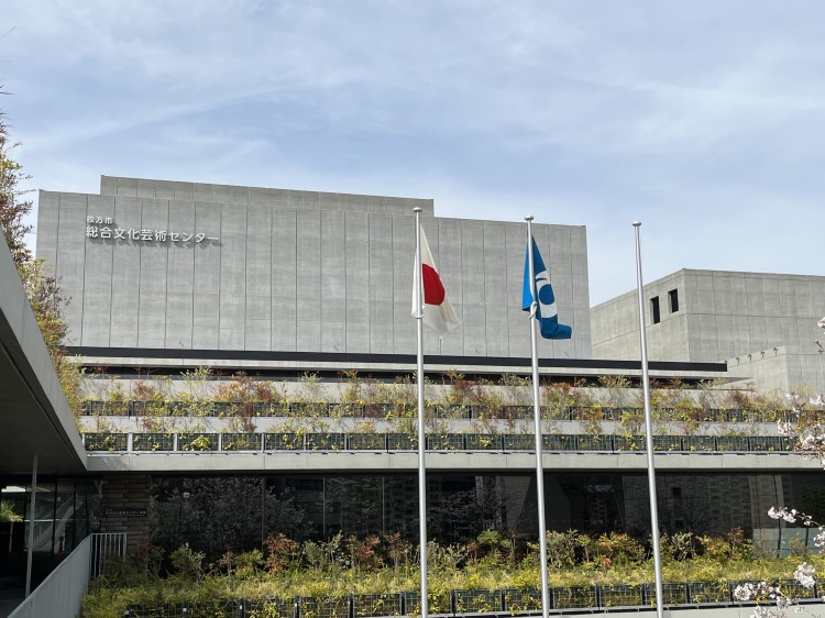 2021年9月にオープンした枚方市総合文化芸術センター。大小の音楽ホールやイベントホール、美術ギャラリーなどがあり、コンサートや演劇などさまざまな催しを鑑賞できる